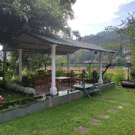Hotel Mahaweli Shades à Kandy Extérieur photo