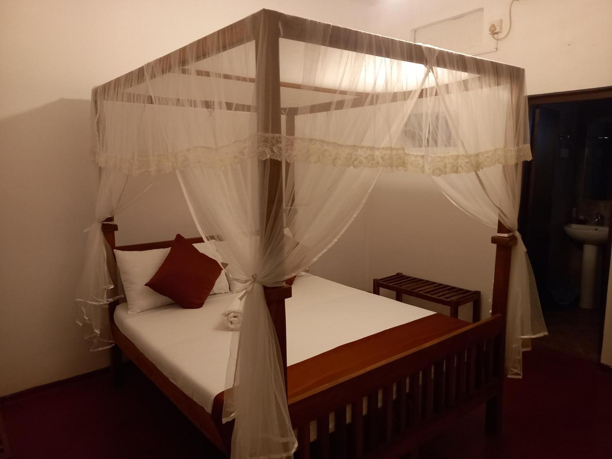 Hotel Mahaweli Shades à Kandy Extérieur photo