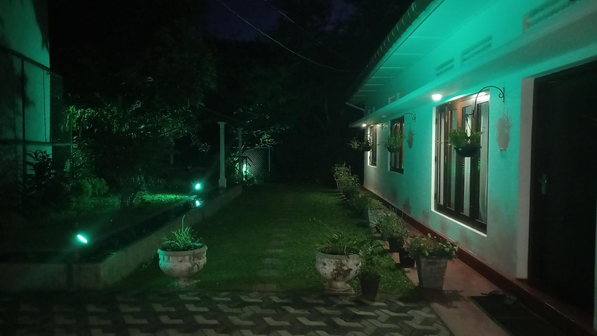 Hotel Mahaweli Shades à Kandy Extérieur photo