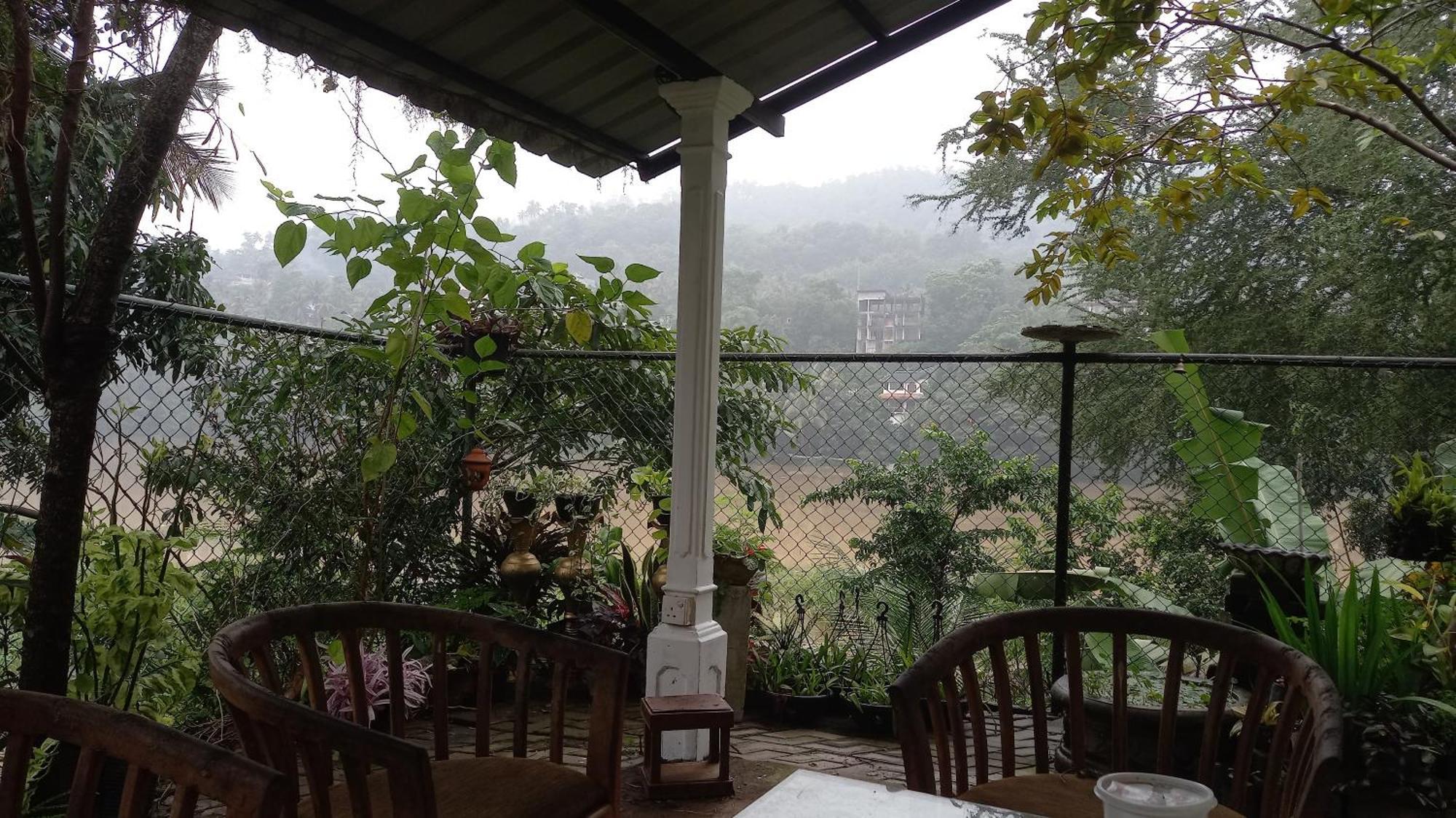 Hotel Mahaweli Shades à Kandy Extérieur photo