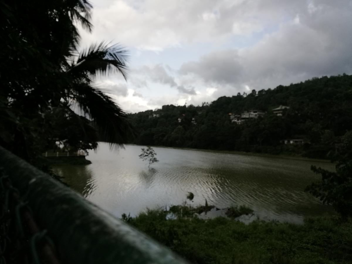 Hotel Mahaweli Shades à Kandy Extérieur photo