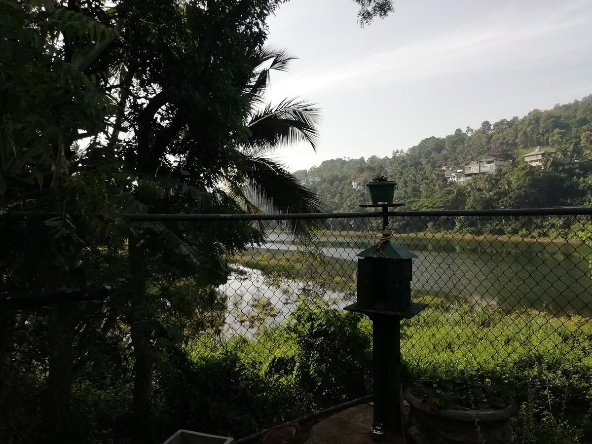 Hotel Mahaweli Shades à Kandy Extérieur photo