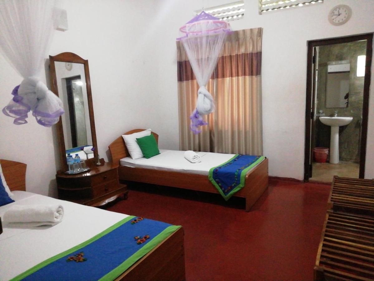 Hotel Mahaweli Shades à Kandy Extérieur photo